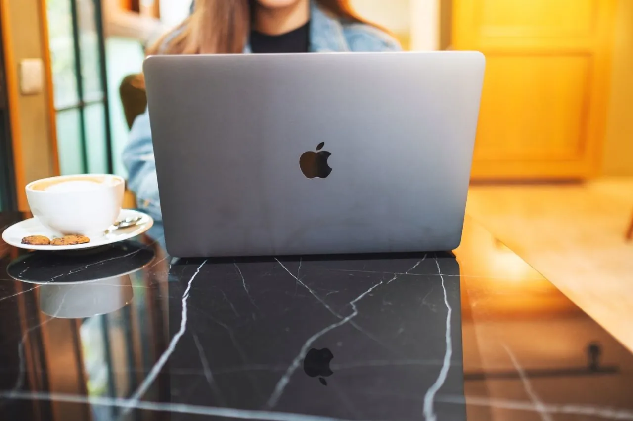 Zadbany poleasingowy MacBook